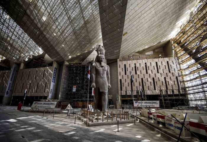 estatua_de_ramses_en_el_gran_museo_egipcio_2914_940x643